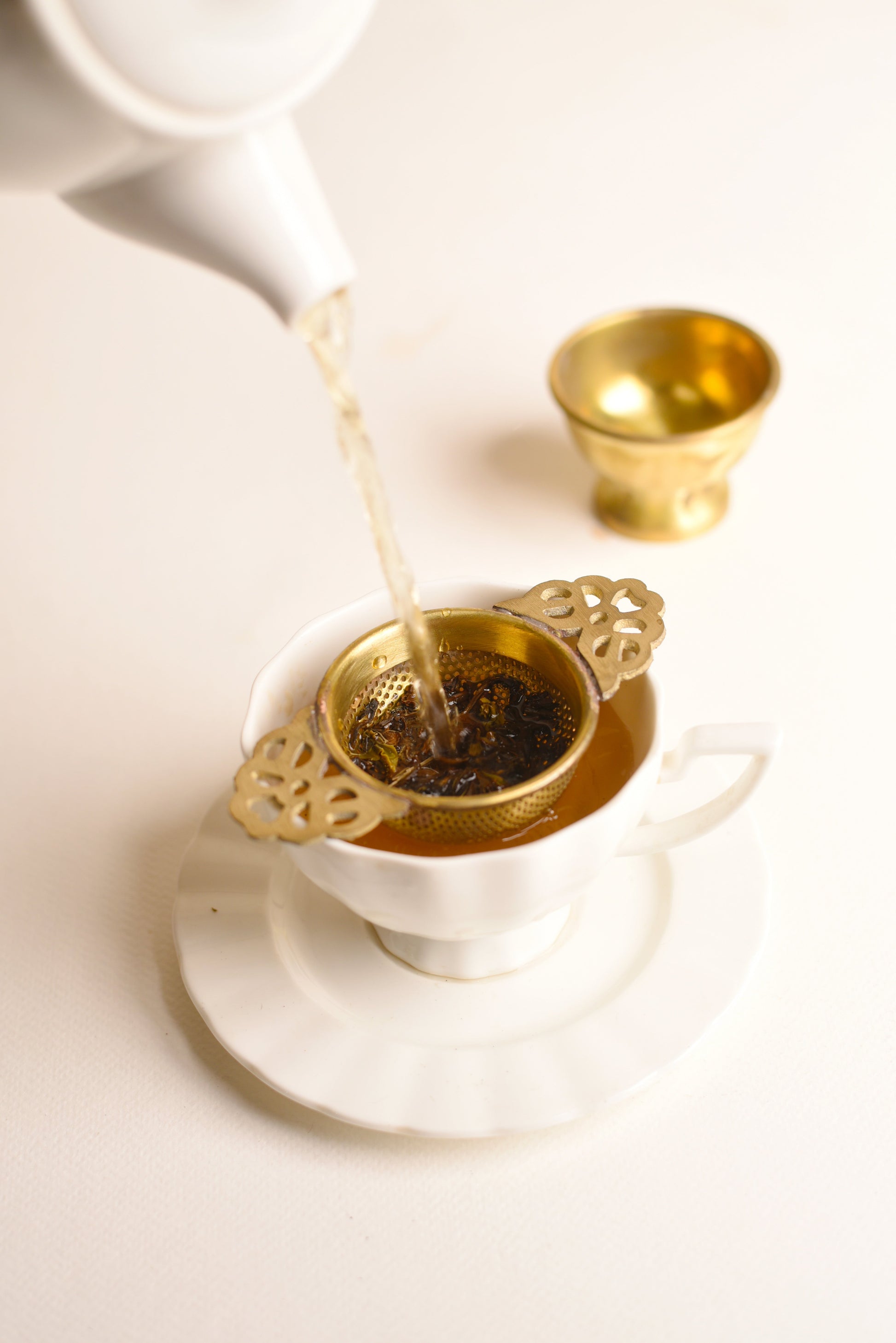 Tea Strainer Gold with Drip Bowl - MAKAIBARI TEA